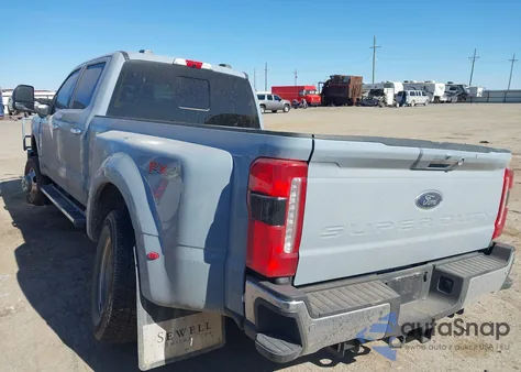 2024 Ford F-350 z USA, uszkodzony, nr VIN 1FT8W3DTXREF55786